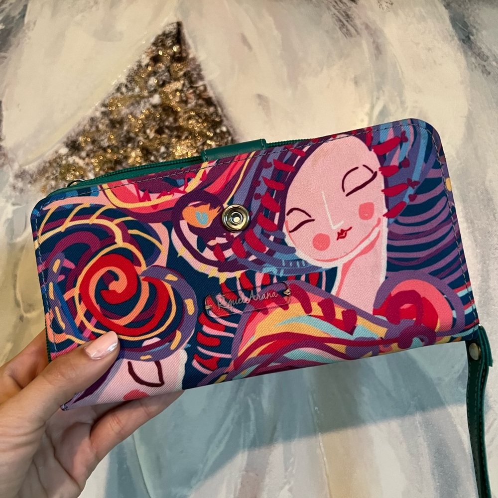 Custom made wristlet wallet from El Salvador
